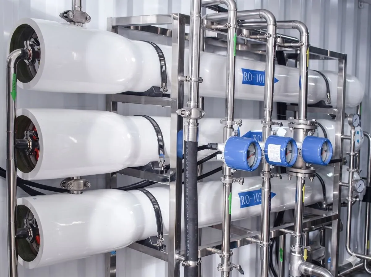 Sistema de osmosis inversa para tratamiento y desalinización de agua