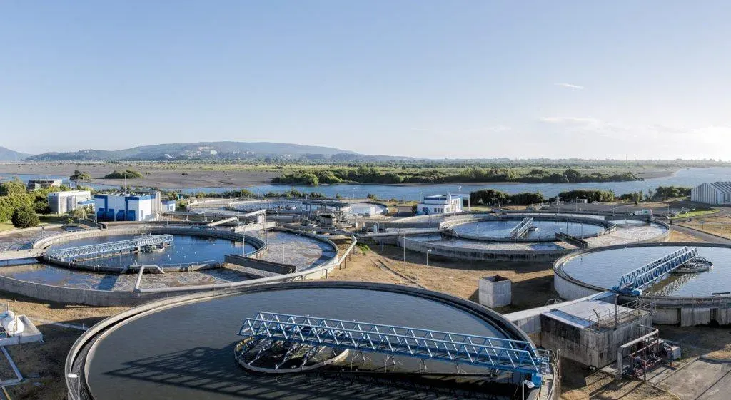Planta de tratamiento de agua en operación